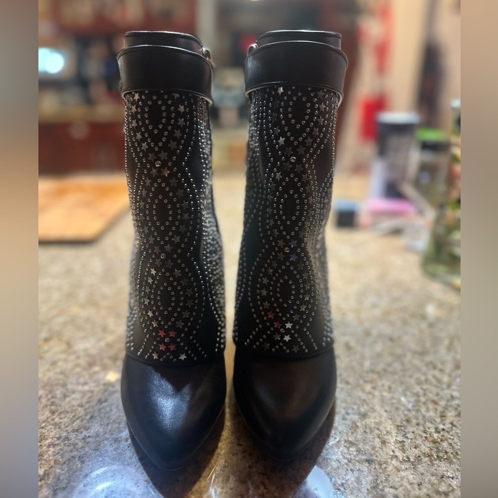 Givenchy shark boots !